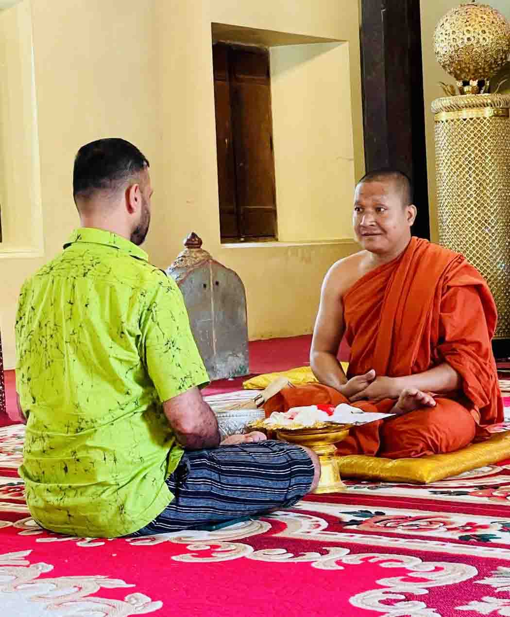 Sunrise Meditation, Floating Village & Temples Tour 